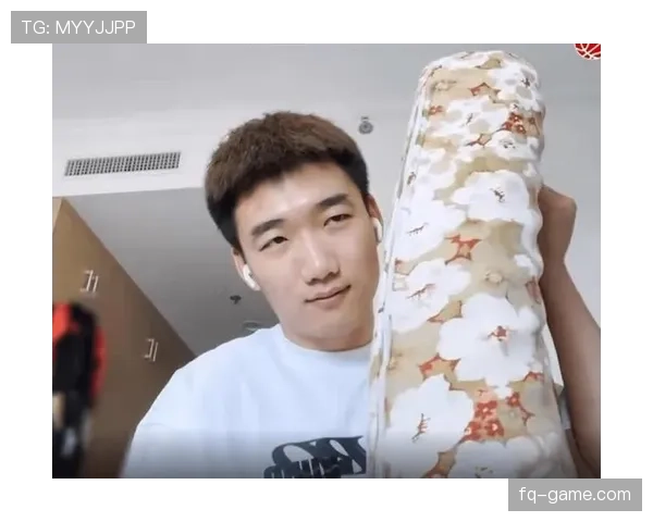 高亭宇赛场像猛兽，私服像电影里富二代，这反差看着怪上头