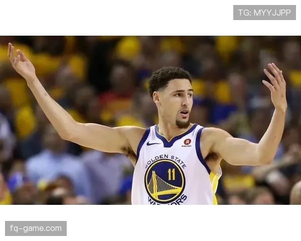 乔丹·汤普森球场拼到像邻家大男孩，赛后刷卡结账像阔太，笑死我了